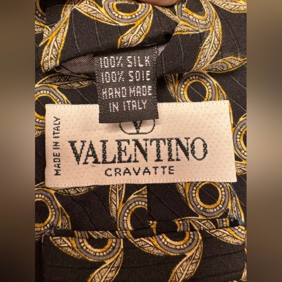 Valentino Tie 100% Silk Men’s tie Geometric design gold/black/grey EUC - Picture 5 of 5